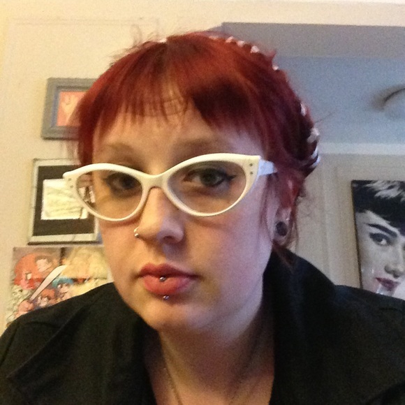 Meet your Posher, Sharon - Picture 2 of 5